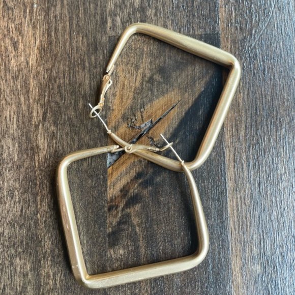 ♥  “Lola” Square Hoops ♥  Earrings - Picture 4 of 6